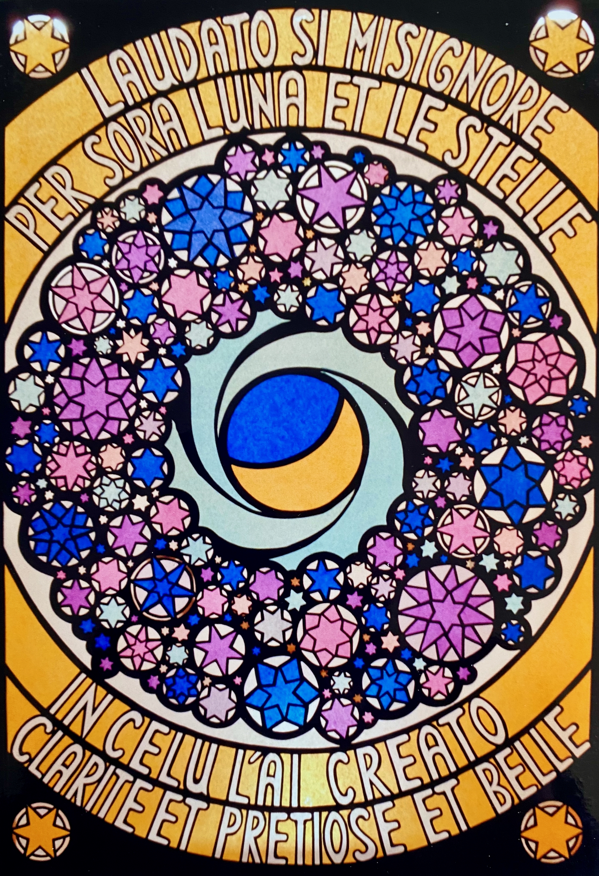 Gelobt seist du, mein Herr, durch Schwester Mond und die Sterne; am Himmel hast du sie gebildet, klar und kostbar und schön.